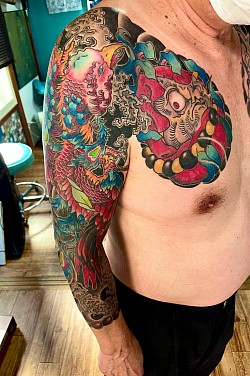 和彫り　華紅夜　カグヤダルマ　北海道タトゥー　北海道タトゥースタジオ　カグヤ　kaguya tattoo ライズインク　女彫り師